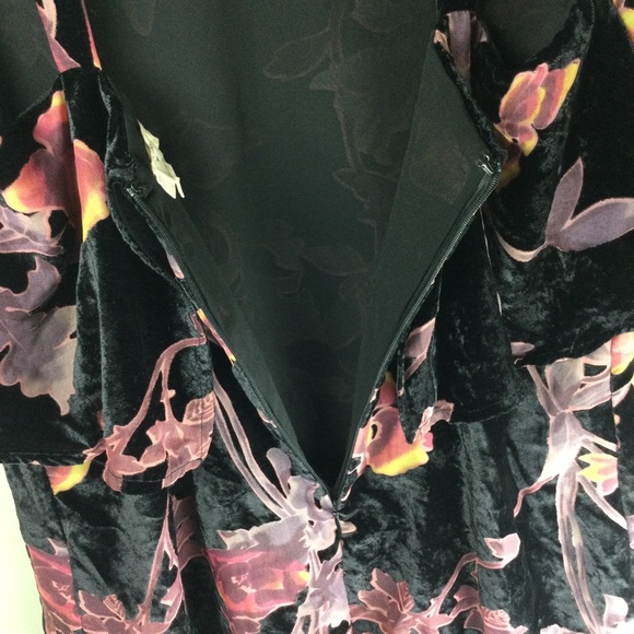 Everly Velvet Floral Burnout Cut Out Open Back Overlay Shift Dress Size Medium - Picture 13 of 14